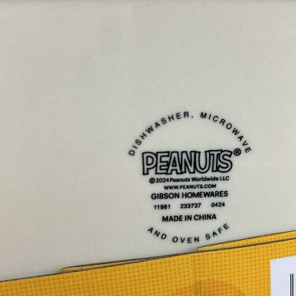 Peanuts Snoopy Stoneware Lunch Box 32 oz. With Lid Storage with Lid - Picture 9 of 16